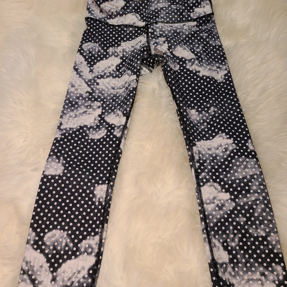 Lululemon Wunder Under Size 4